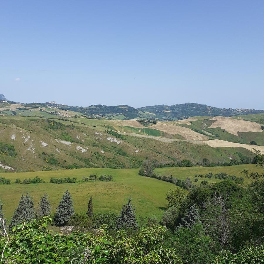 Locanda Delle Grotte Di Onferno 호텔 겜마노 외부 사진