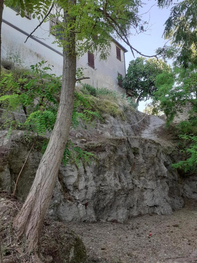 Locanda Delle Grotte Di Onferno 호텔 겜마노 외부 사진